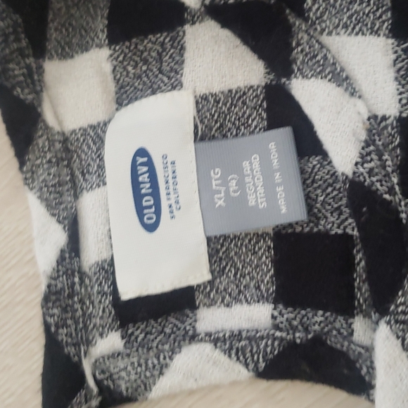 Old Navy Gingham ruffled blouse - Picture 3 of 3